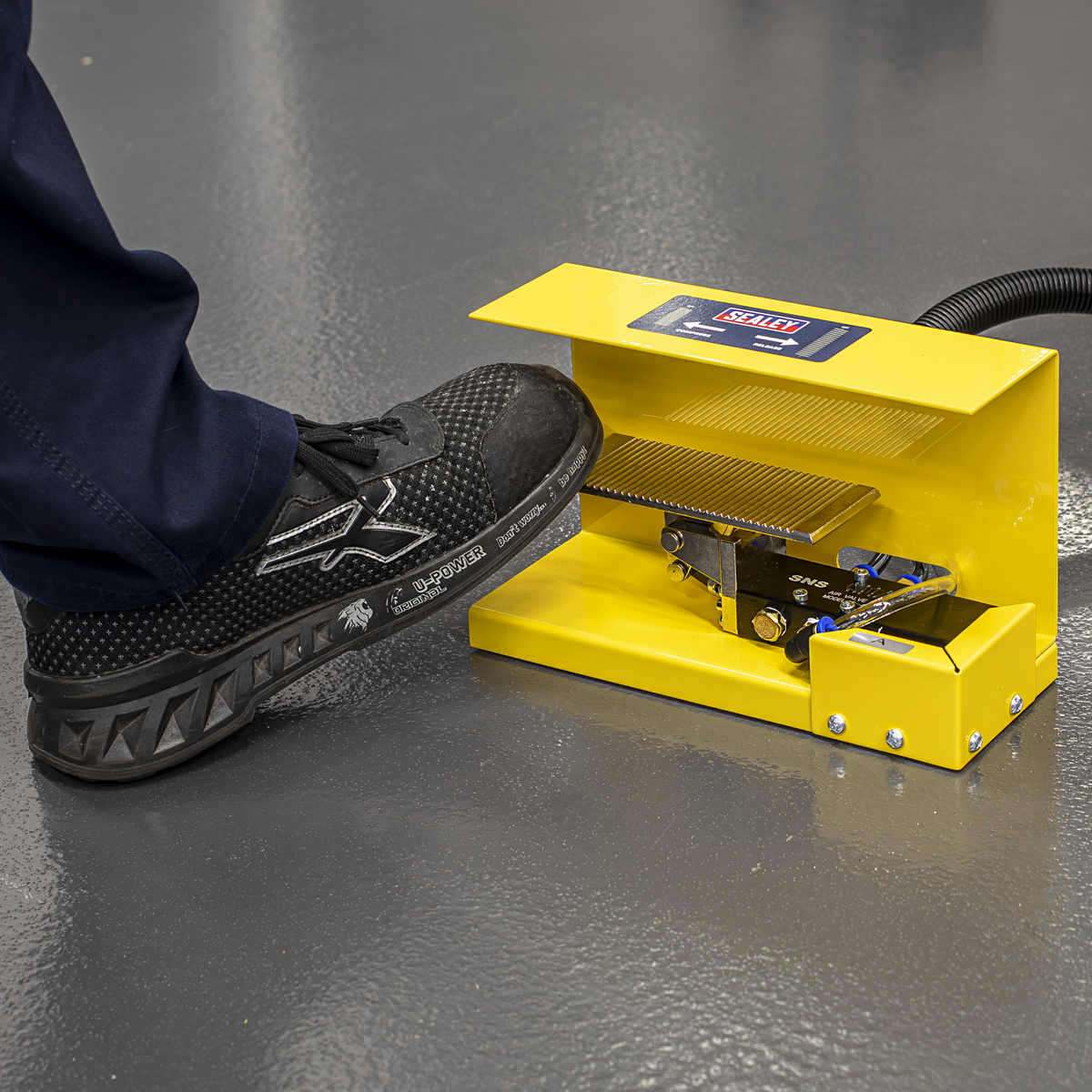 Sealey RE300 Air Operated Coil Spring Compressor 1000kg