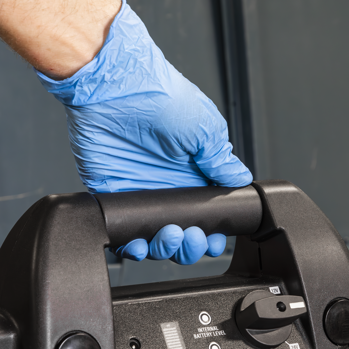 Sealey RS105B RoadStart® 12/24V Emergency 8-Cylinder Jump Starter 6L