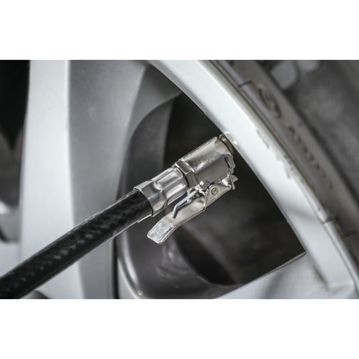 Sealey SA302 Tyre Inflator with Gauge