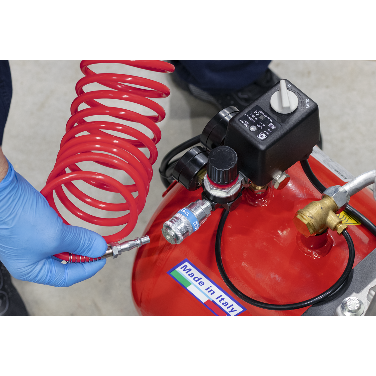 Sealey SA305 PE Coiled Air Hose with Couplings 5m x 5mm