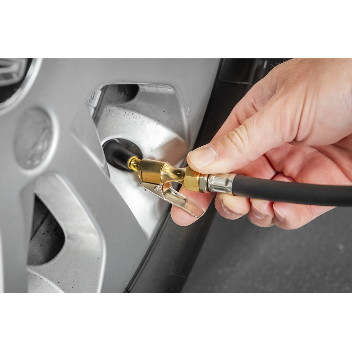 Sealey SA332D Digital Pistol Grip Tyre Inflator with Clip-On Connector