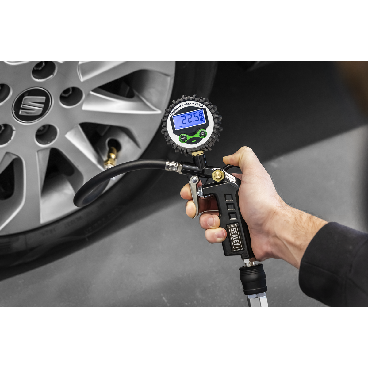 Sealey SA332D Digital Pistol Grip Tyre Inflator with Clip-On Connector