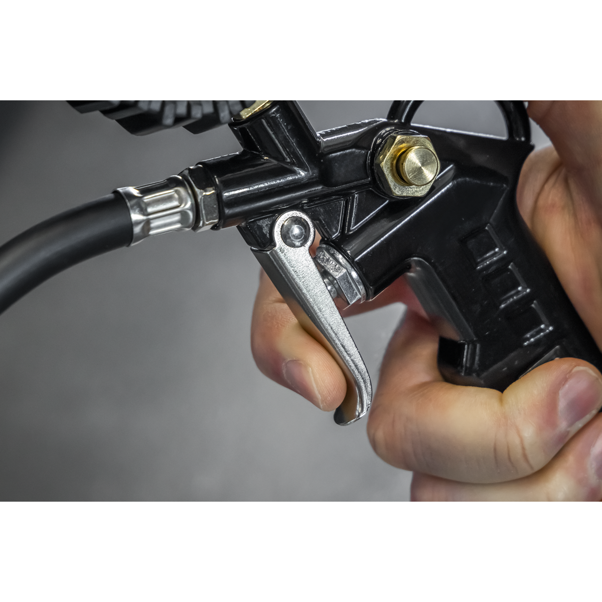 Sealey SA332D Digital Pistol Grip Tyre Inflator with Clip-On Connector