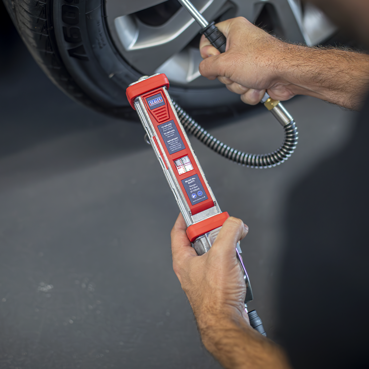 Sealey SA371 Tyre Inflator with 0.5m Hose & Twin Push-On Connector