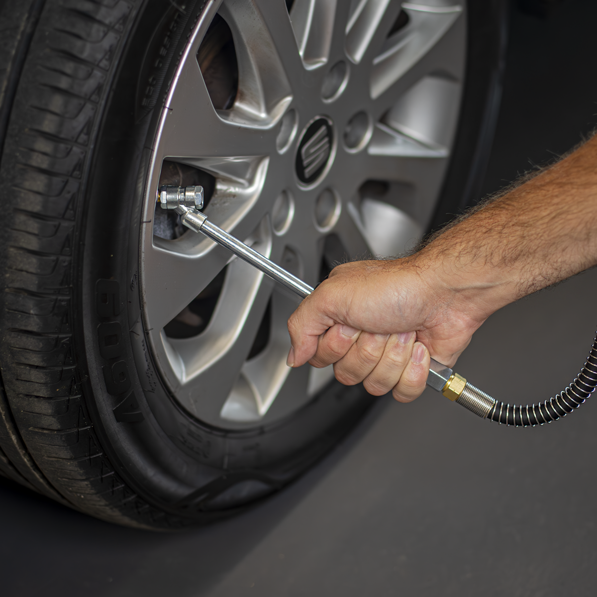 Sealey SA371 Tyre Inflator with 0.5m Hose & Twin Push-On Connector