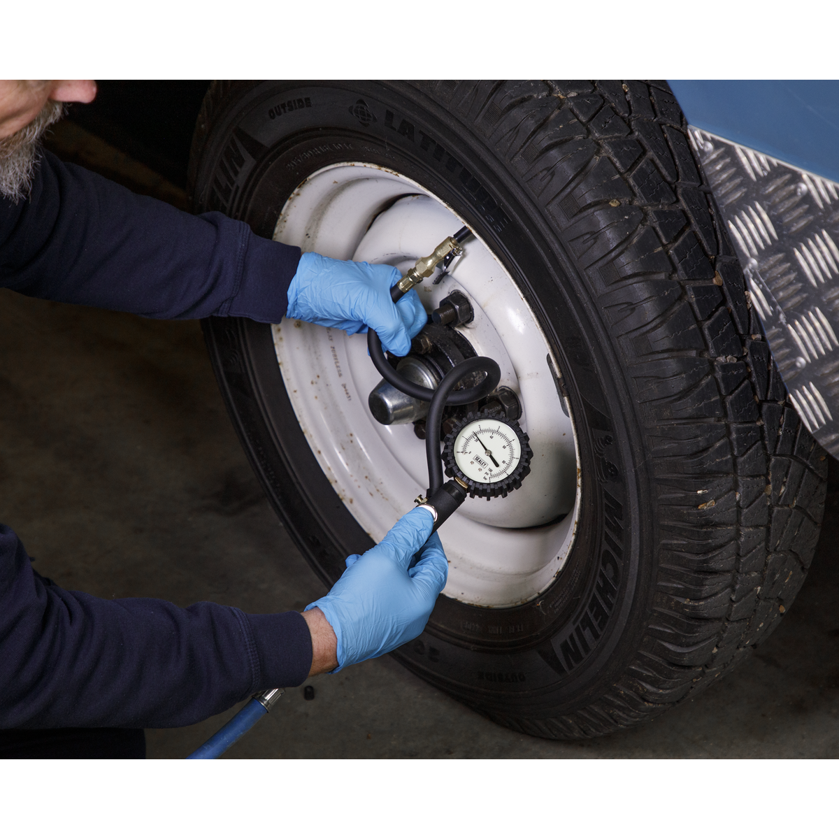 Sealey SA399 Tyre Inflator with Clip-On Connector