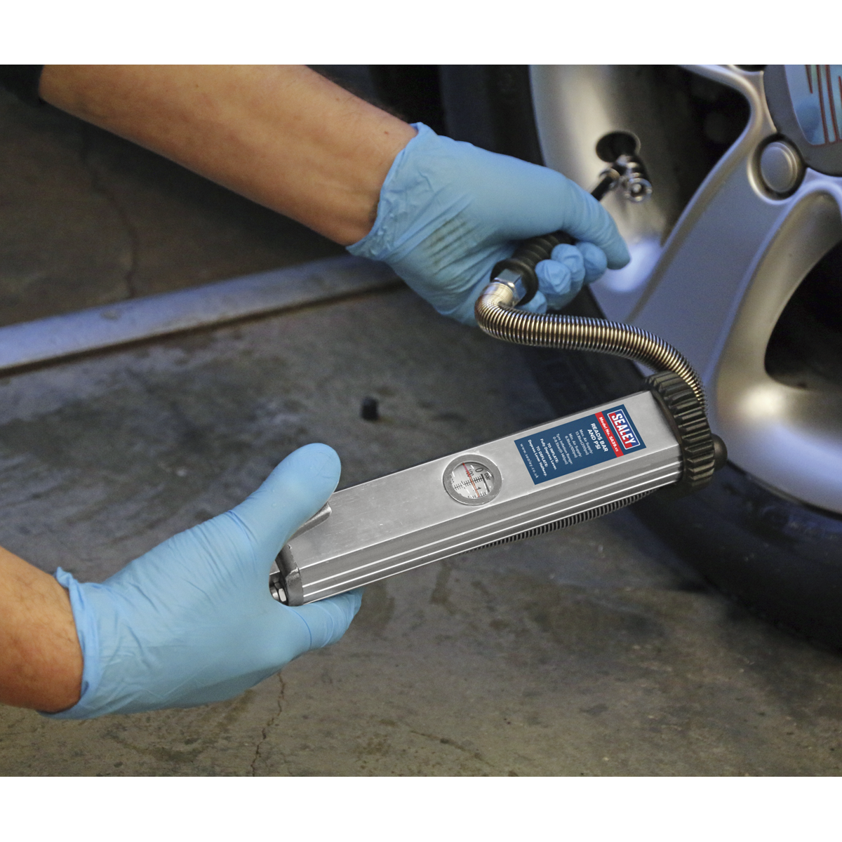Sealey SA39 Long Type Tyre Inflator with Twin Push-On Connector