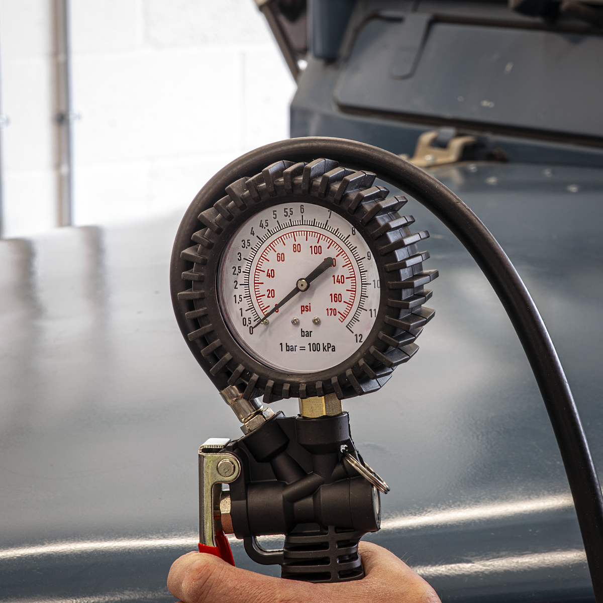 Sealey SA9302 Tyre Inflator with Pressure Gauge and Clip-On Connector