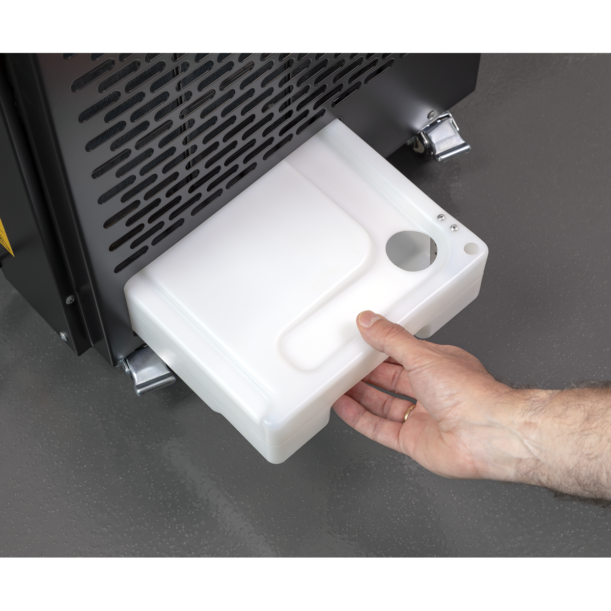 Sealey SAC7001 Industrial Spot Cooler Air Conditioner/Air Cooler 6,800Btu/hr (2kW)