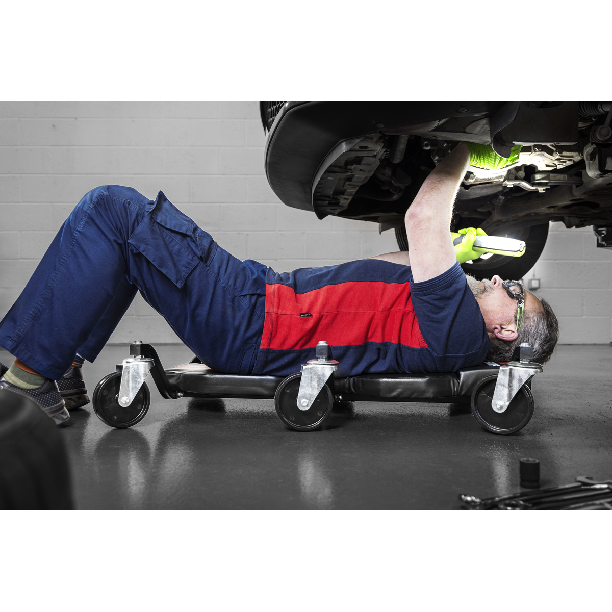 Sealey SCR101P Steel Creeper with 6 Rough Ground 5" Wheels & Headrest