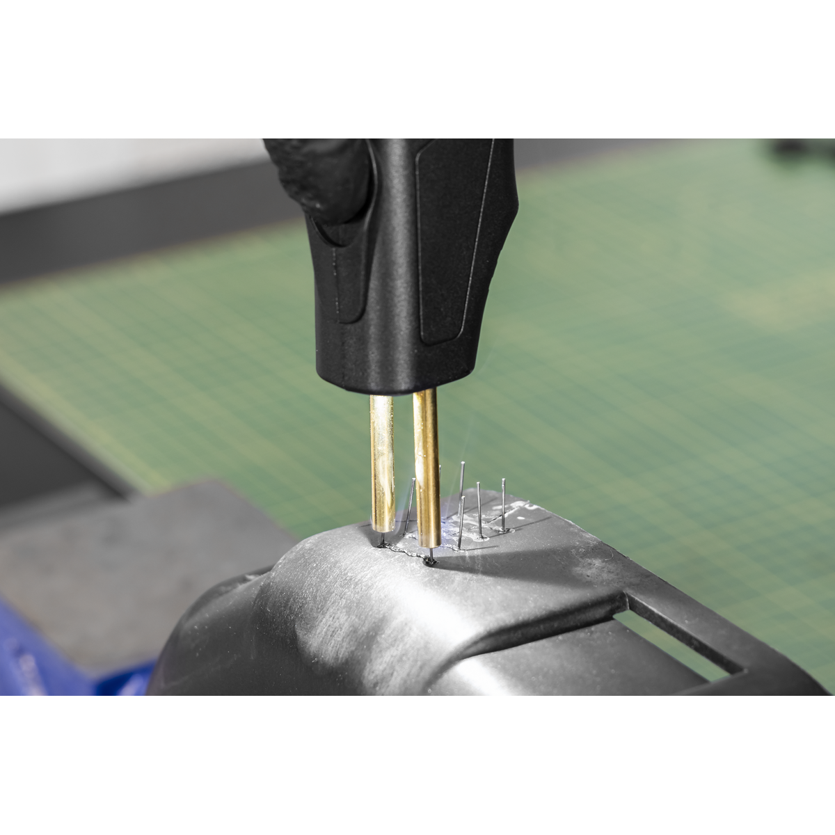 Sealey SDL16 Rechargeable Hot Stapler Repair Kit 18W