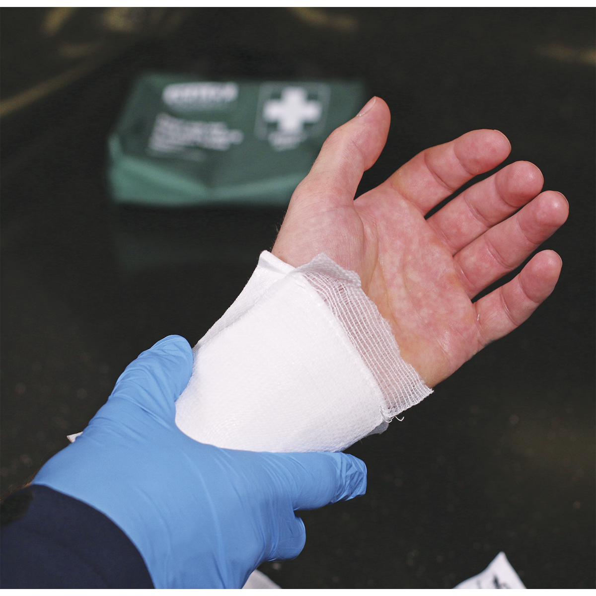 Sealey SFA02 Medium First Aid Kit for Cars, Taxis & Small Vans - BS 8599-2 Compliant