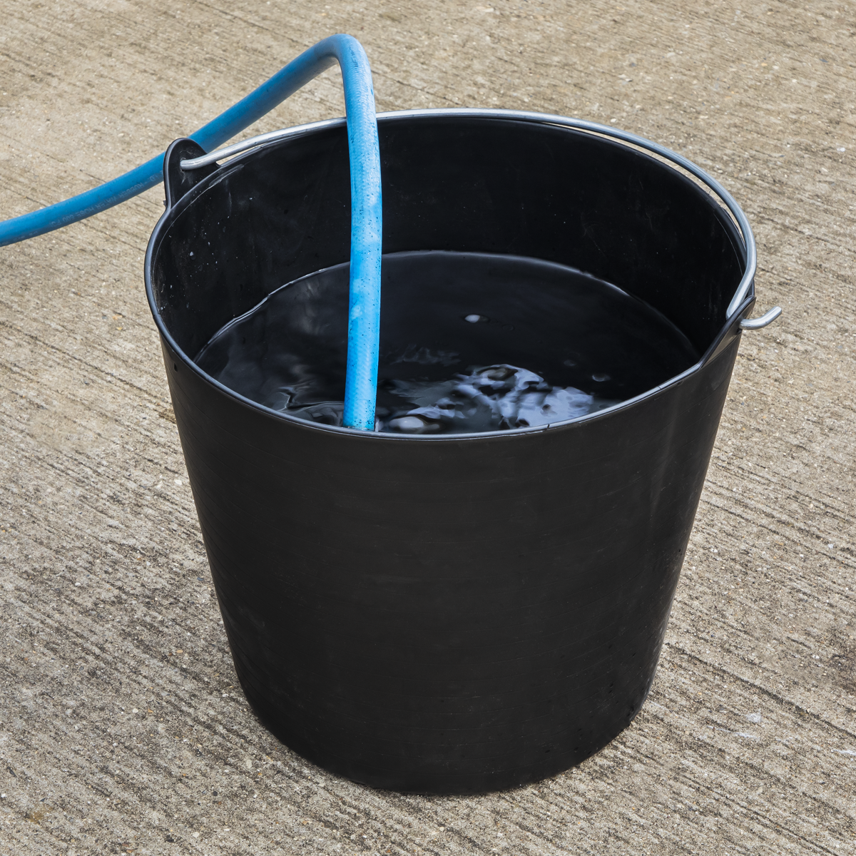 Sealey SFT26H Heavy-Duty Flexi Tub 26L with Metal Handle - Black
