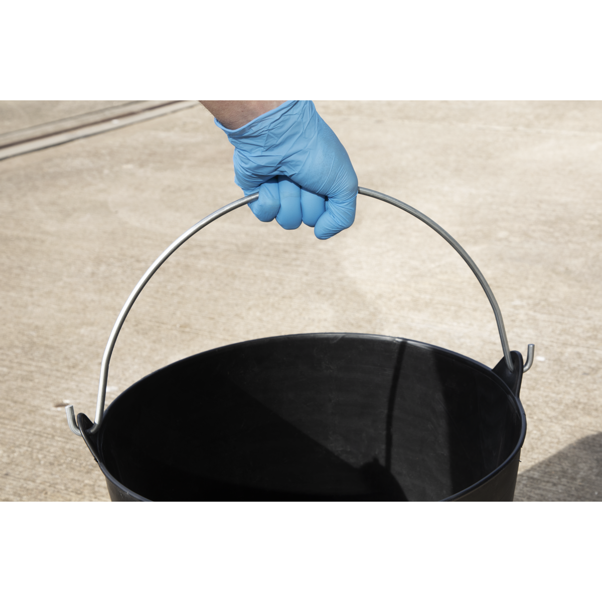 Sealey SFT26H Heavy-Duty Flexi Tub 26L with Metal Handle - Black