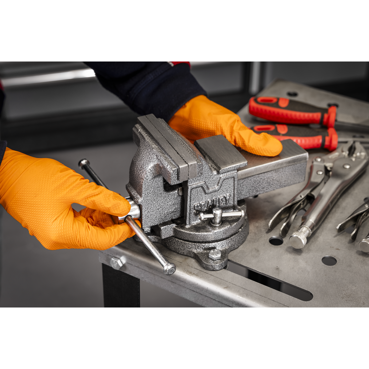 Sealey SGV100L 100mm SG Iron Vice with Swivel Base