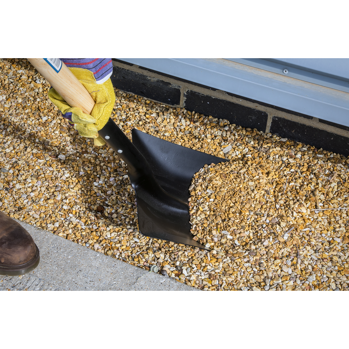 Sealey SH710 Shovel with 710mm Wooden Handle