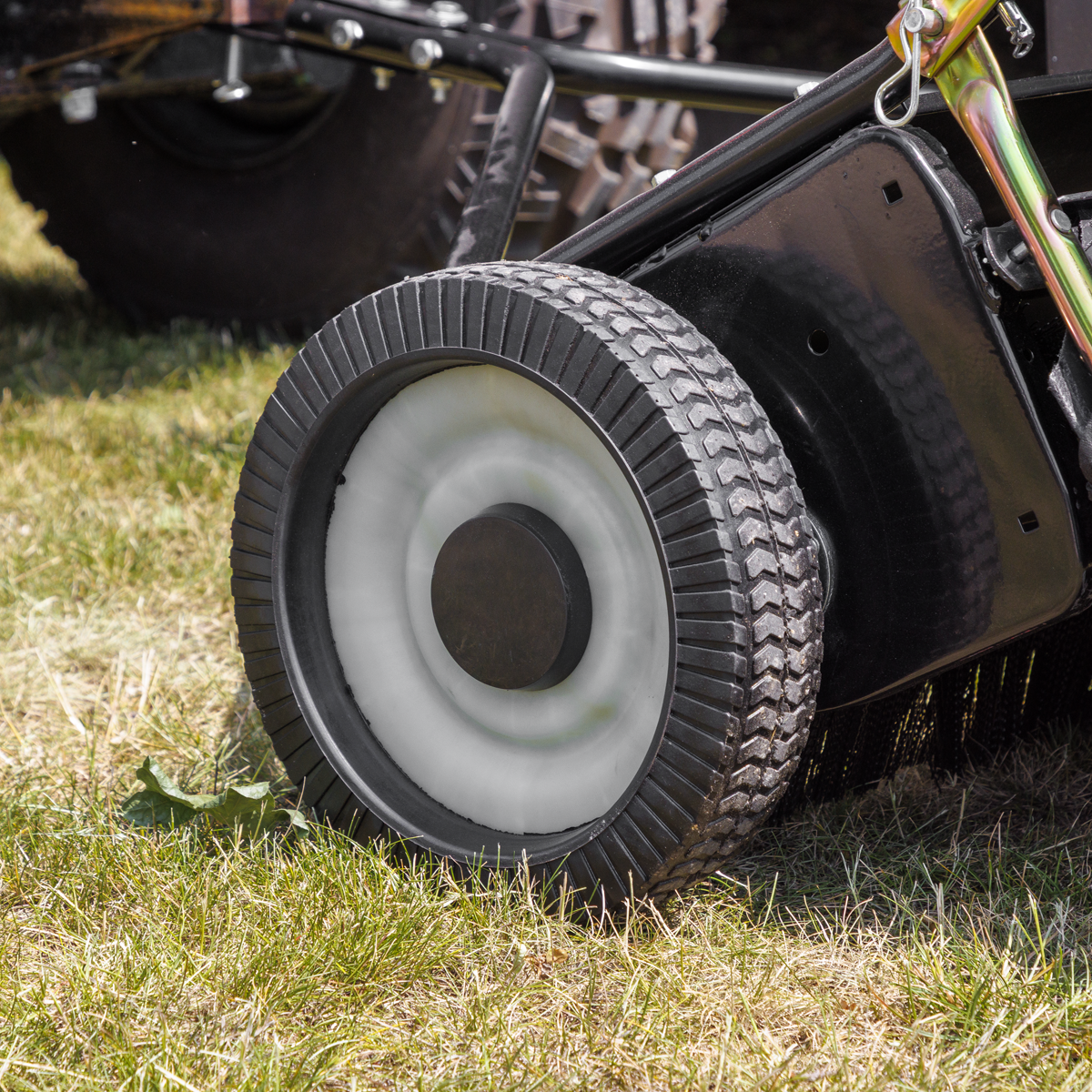 Sealey SLS42T 42" Tow-Behind Lawn Sweeper