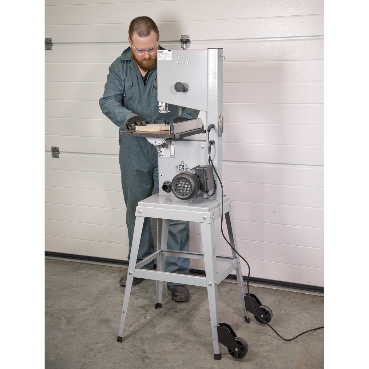 Sealey SM1304 Professional Bandsaw 245mm