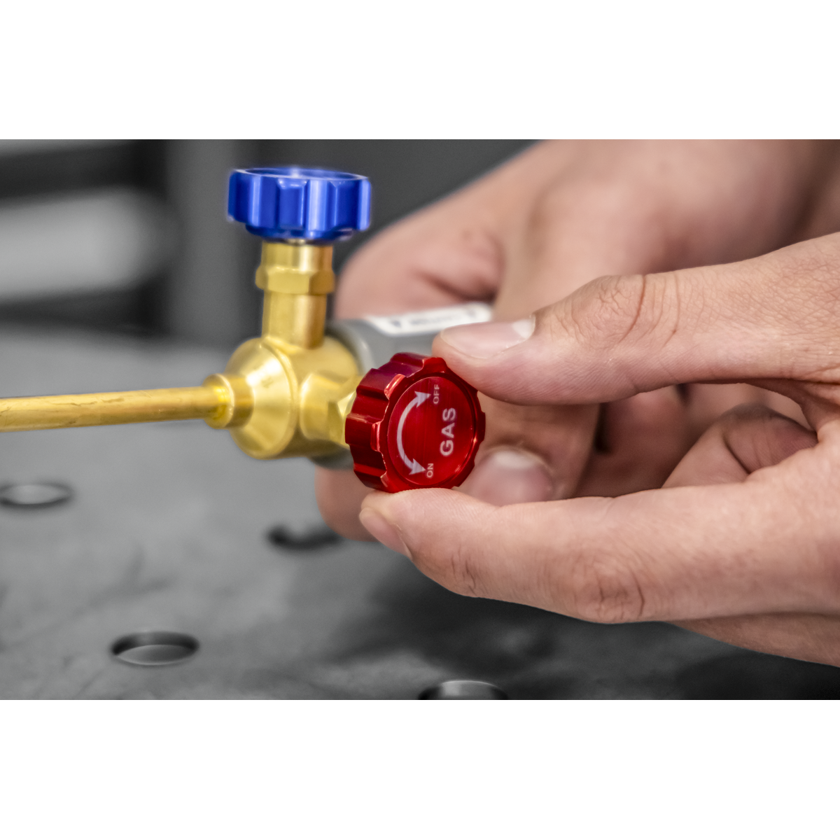 Sealey SMGKIT02 MAPP Gas & Oxygen Brazing Kit with 400g MAPP Cylinder & 950ml Oxygen Cylinder