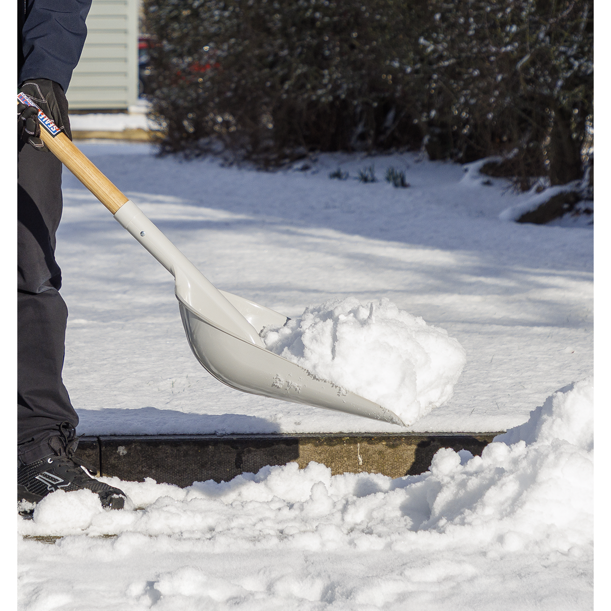 Sealey SS02 General-Purpose Shovel with 900mm Wooden Handle