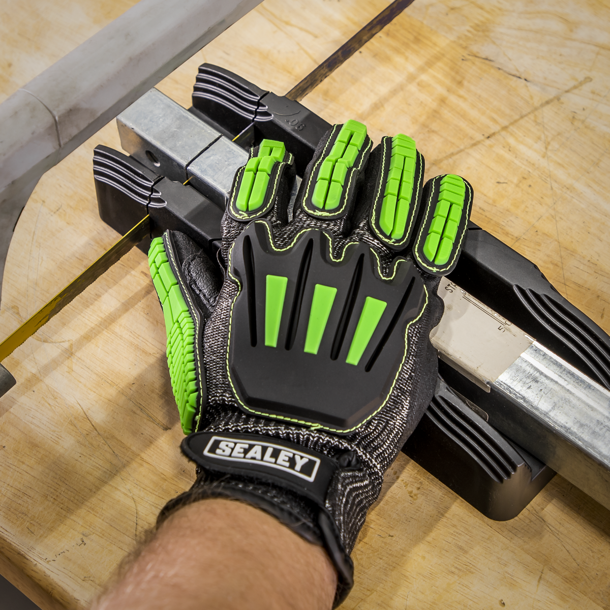 Sealey SSP39L Cut & Impact Resistant Gloves, Large - Pair