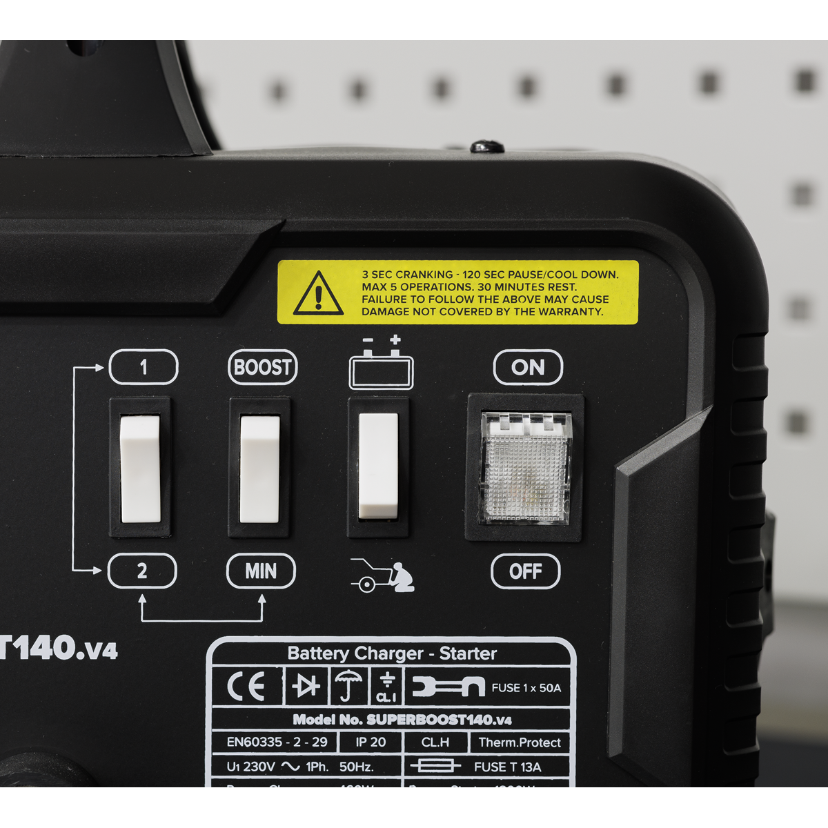 Sealey SUPERBOOST140 12/24V Starter/Charger 140/21A 230V