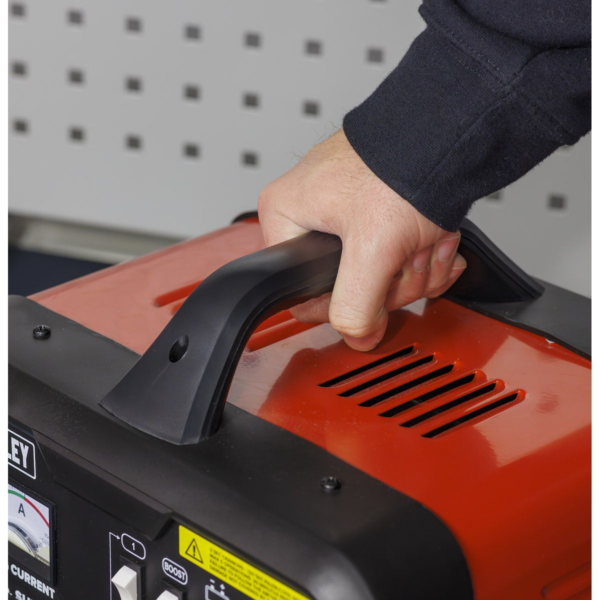 Sealey SUPERBOOST140 12/24V Starter/Charger 140/21A 230V