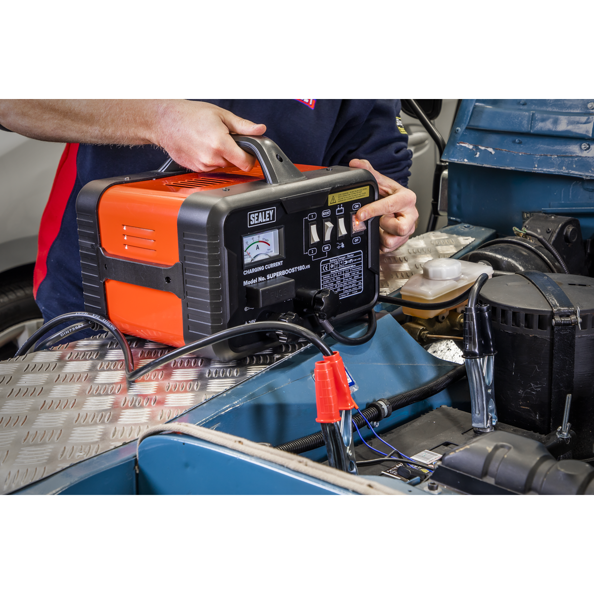 Sealey SUPERBOOST180 12/24V Starter/Charger 180/40A 230V