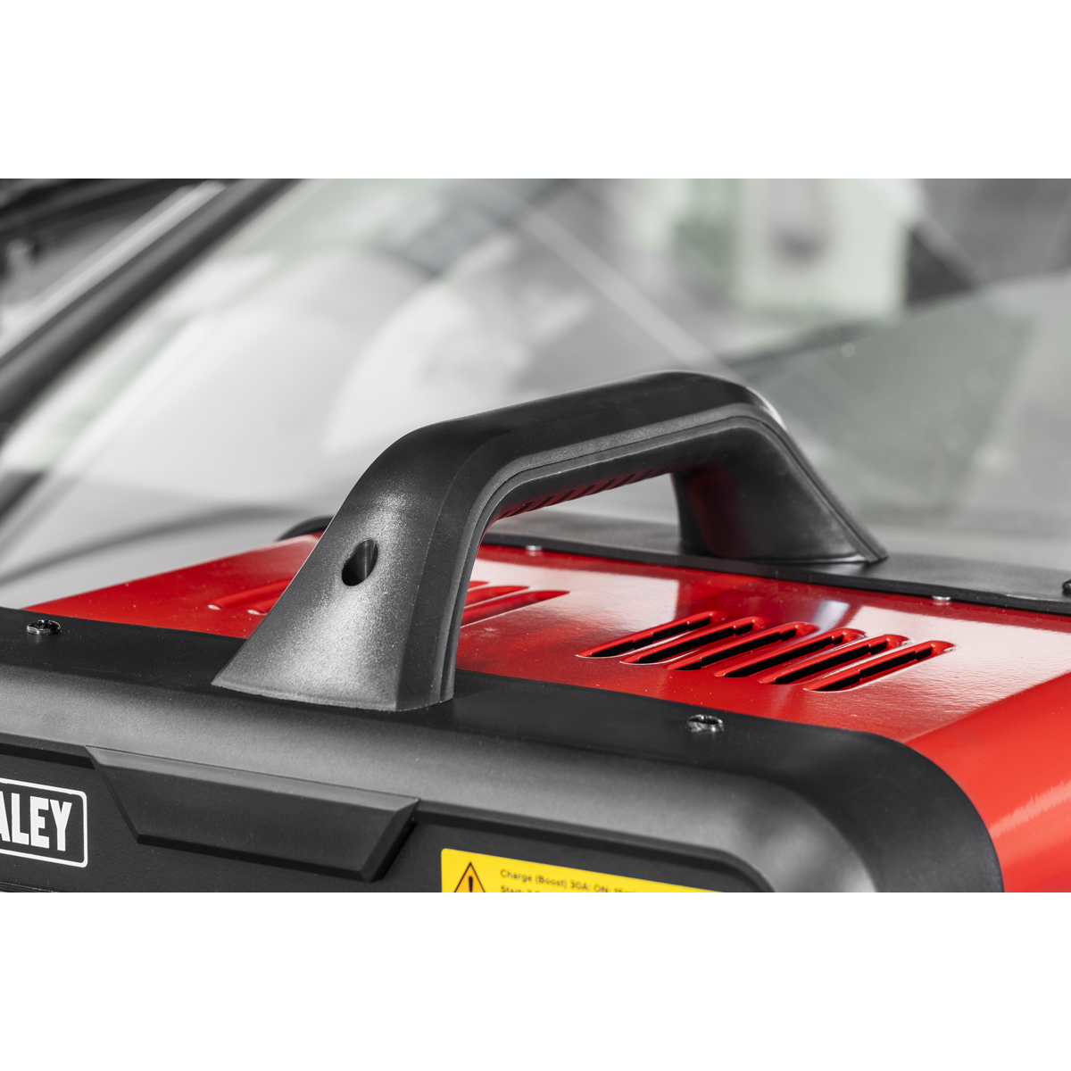 Sealey SUPERBOOST200 12/24V Starter/Charger 200/45A 230V