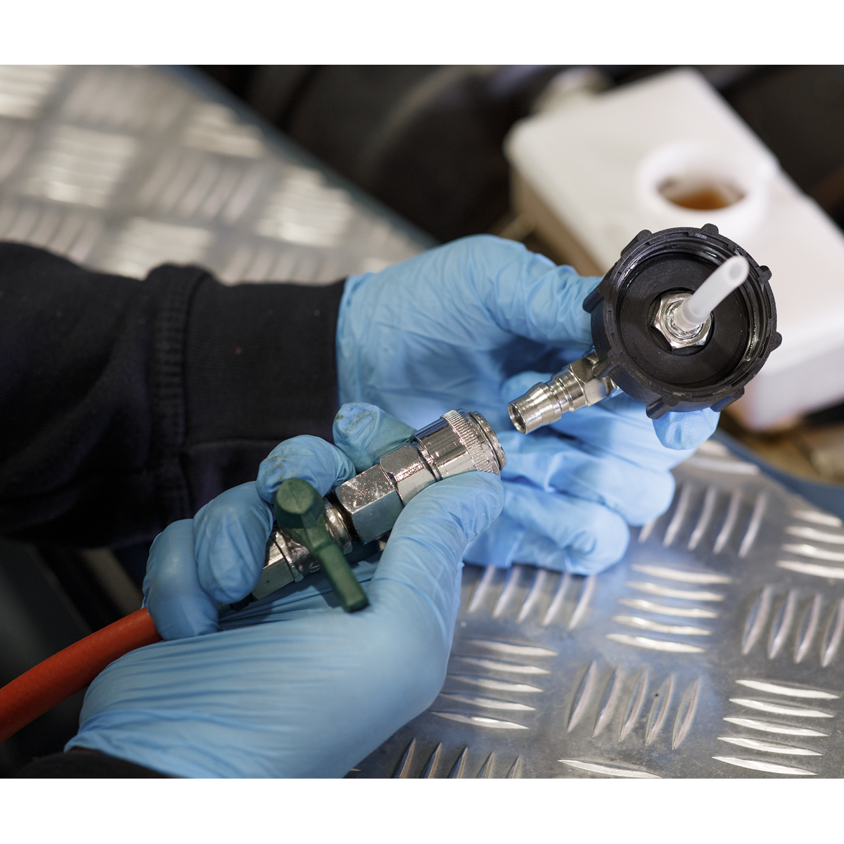 Sealey VS0204A Pneumatic Brake & Clutch Pressure Bleeder Kit 5L