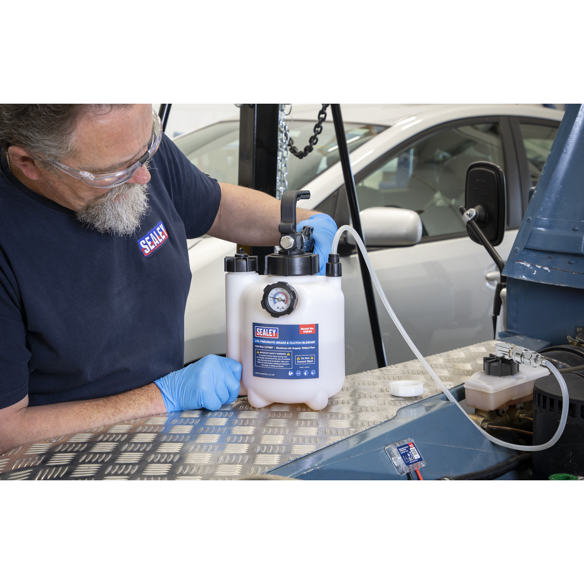 Sealey VS830 Pneumatic Brake & Clutch Bleeder 2.5L