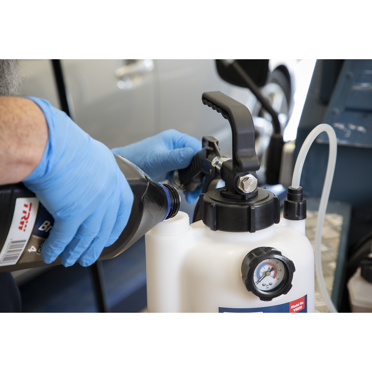 Sealey VS830 Pneumatic Brake & Clutch Bleeder 2.5L