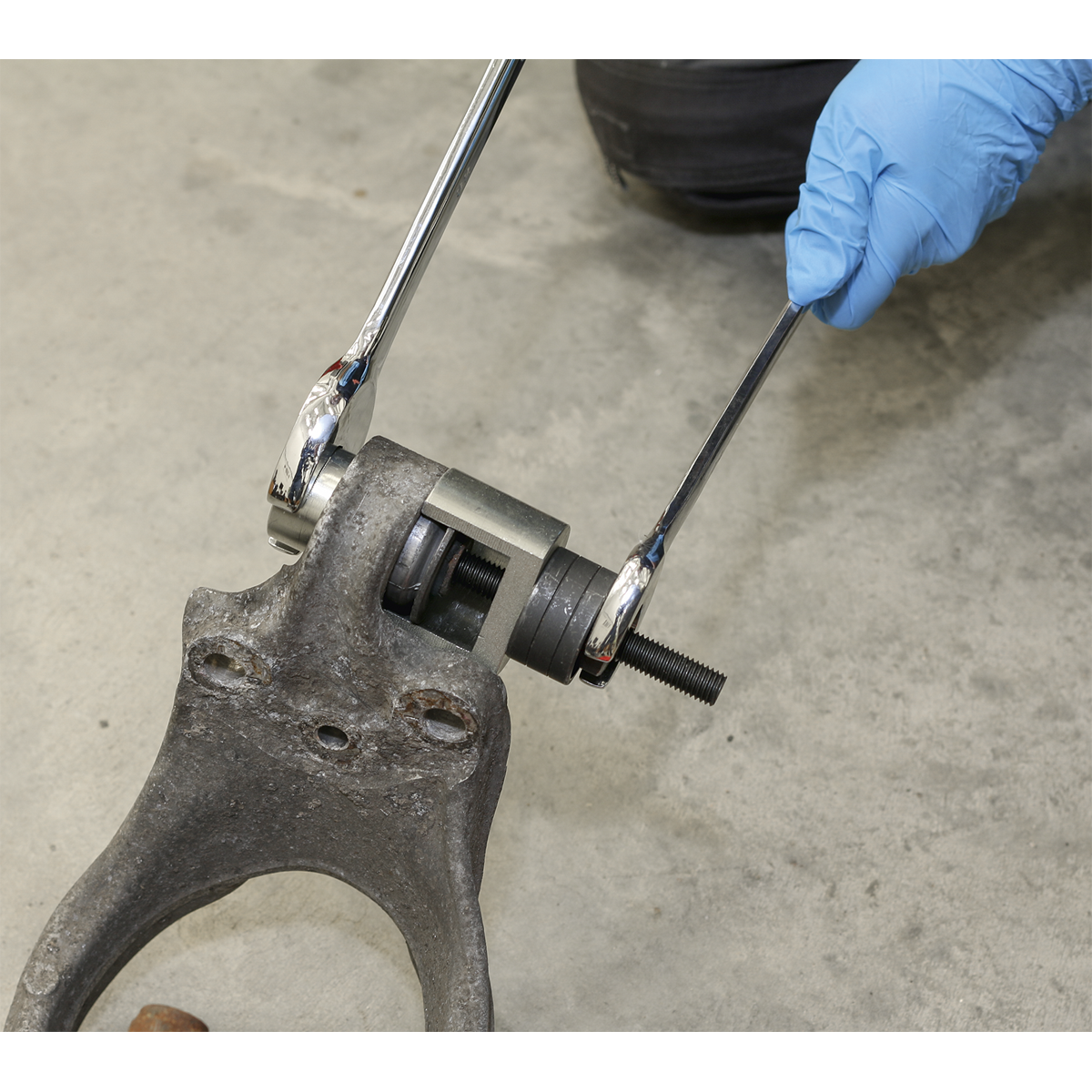 Sealey VSE4785 Front Pivot Arm Bush Tool for Peugeot 407/508, Citroen C5/C6