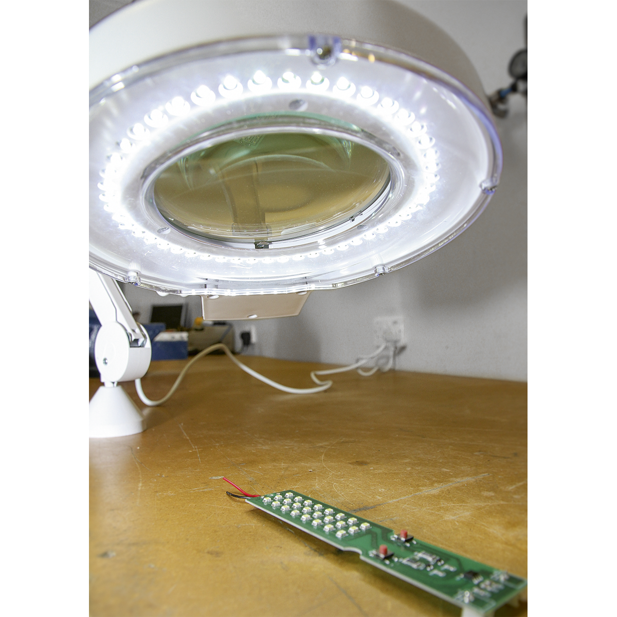 Sealey WL483D Bench Mounting Magnifying Worklight 48 SMD LED 230V