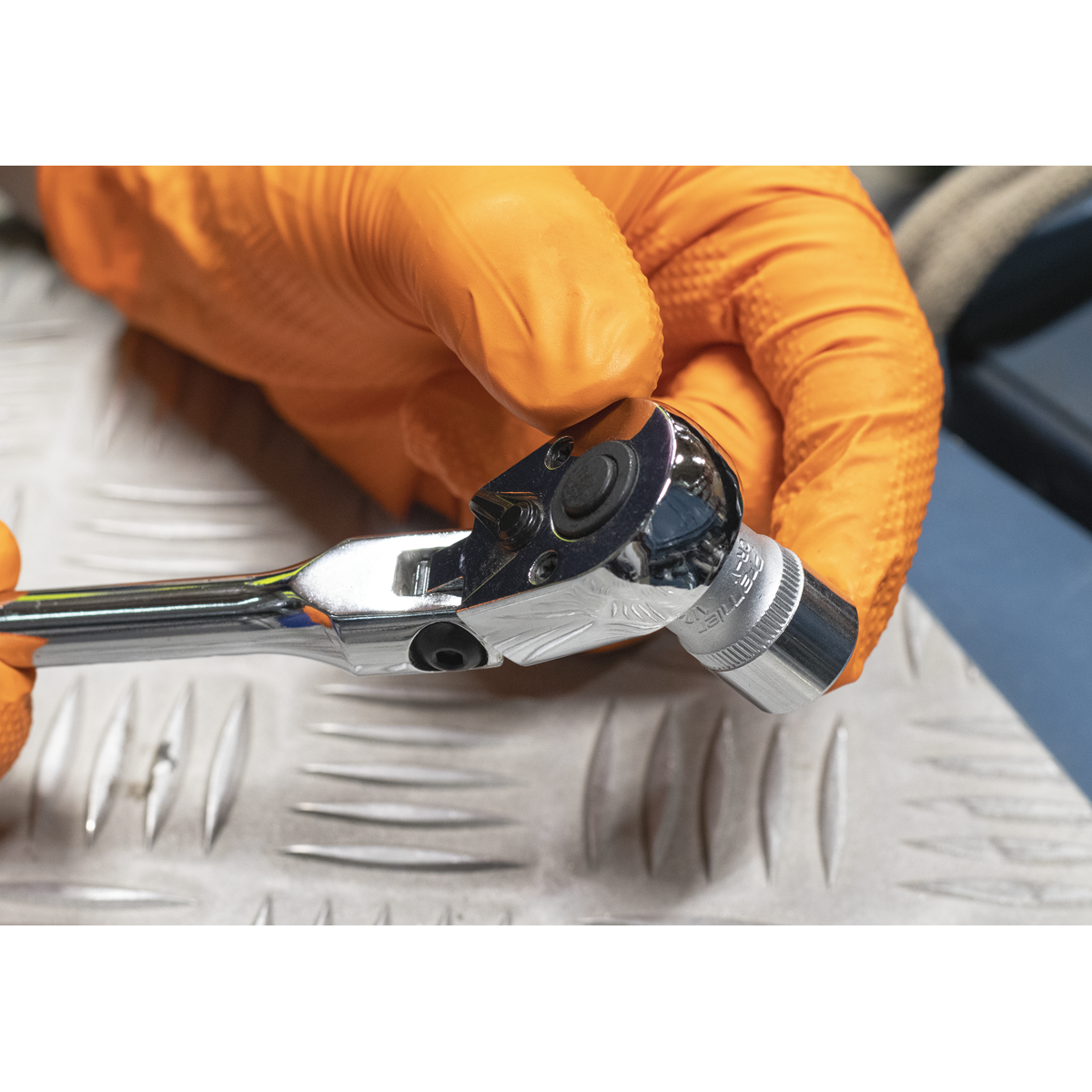 Siegen S01257 Siegen Extra-Long Flexi-Head Ratchet Wrench with Flip Reverse 1/4"Sq Drive
