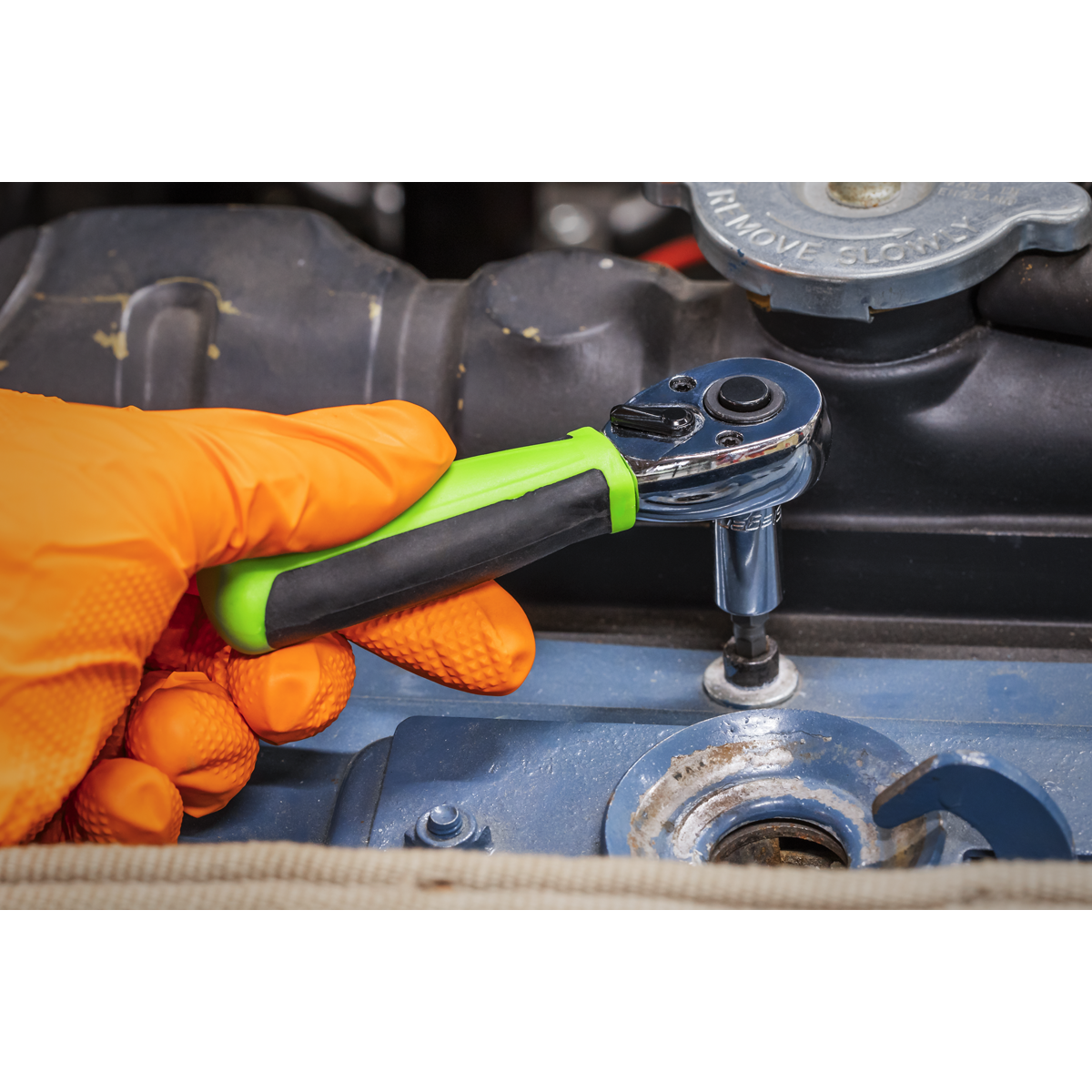 Siegen S01258 Siegen Stubby Ratchet Wrench with Flip Reverse 1/4"Sq Drive