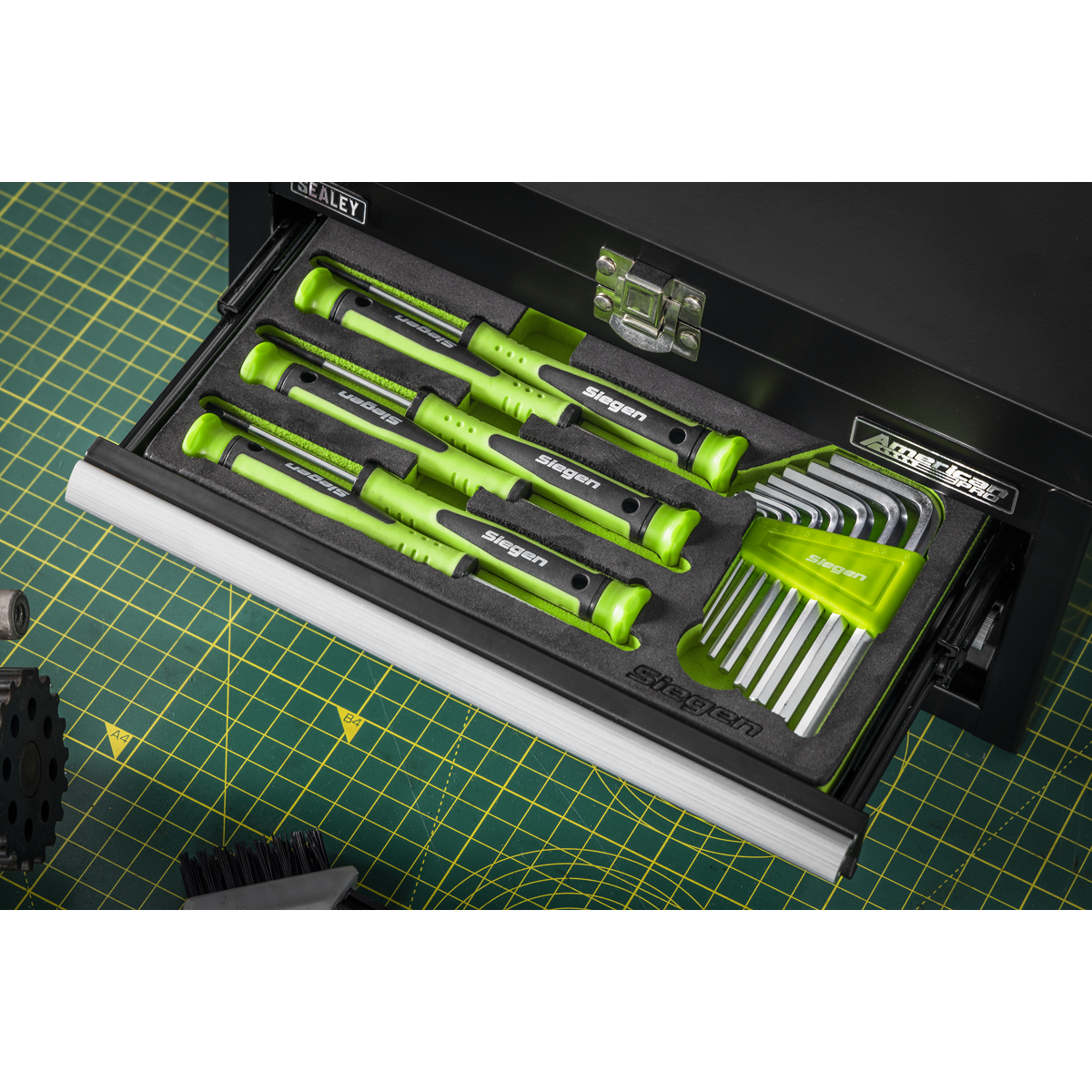 Siegen S01335 Siegen Mini Toolbox 2 Drawer with 111pc Tool Kit