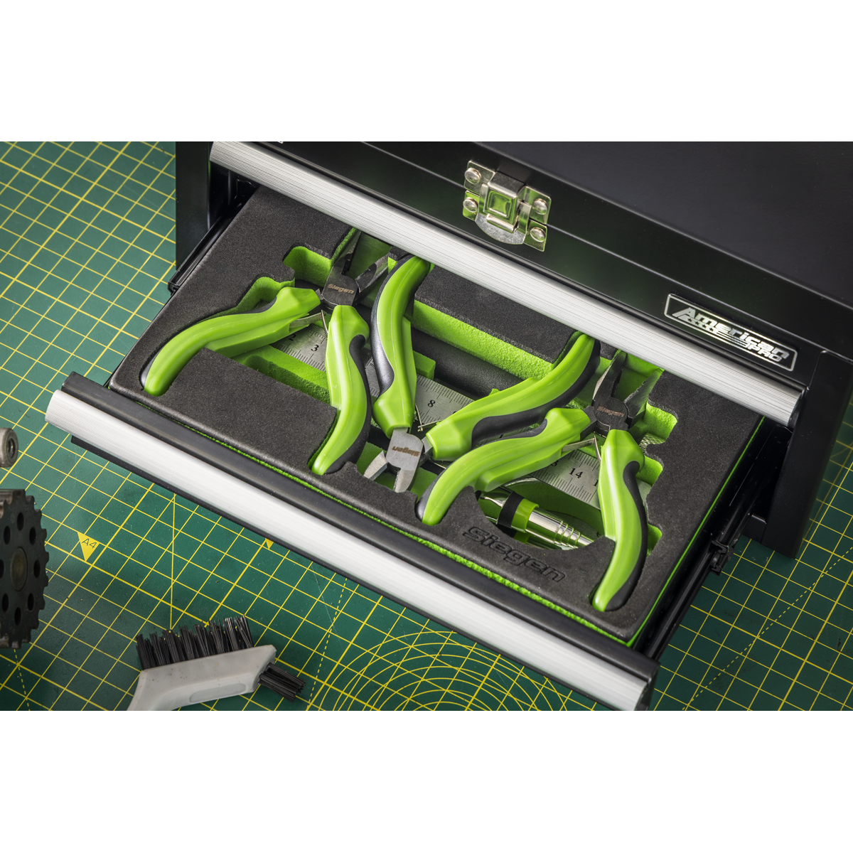 Siegen S01335 Siegen Mini Toolbox 2 Drawer with 111pc Tool Kit