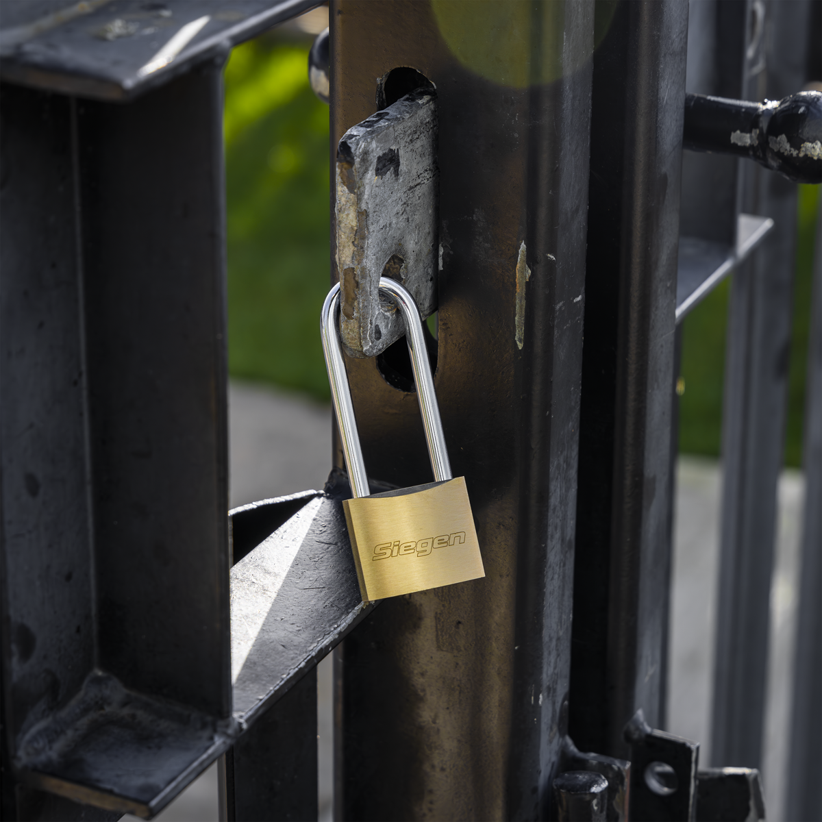 Siegen S0989 Siegen Brass Body Padlock with Brass Cylinder Long Shackle 40mm