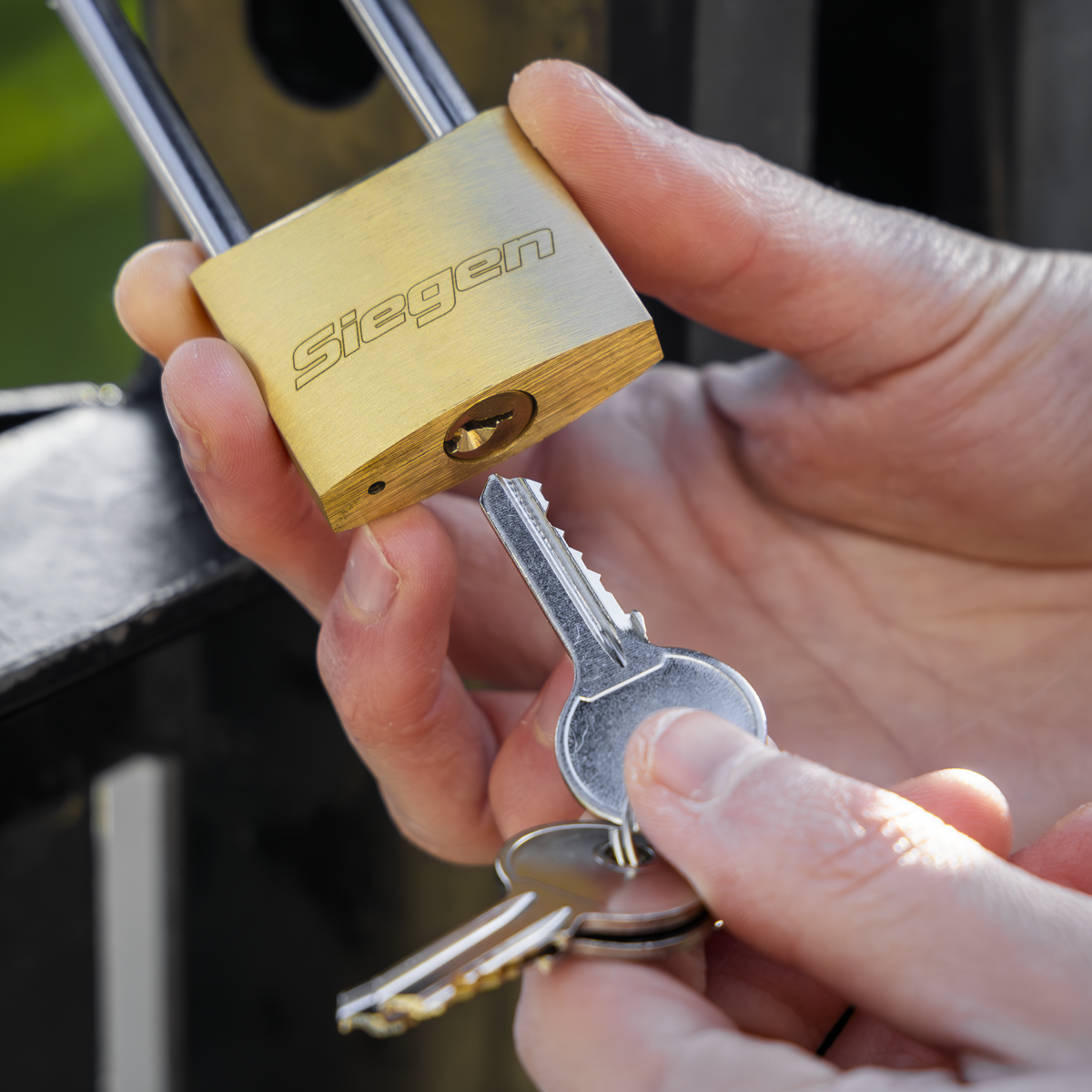 Siegen S0989 Siegen Brass Body Padlock with Brass Cylinder Long Shackle 40mm