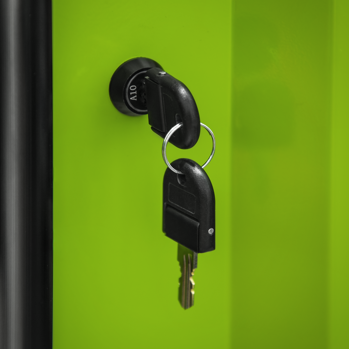 Superline Pro AP6104BE Superline PRO® Black Edition Side Locker with Castors 1864mm