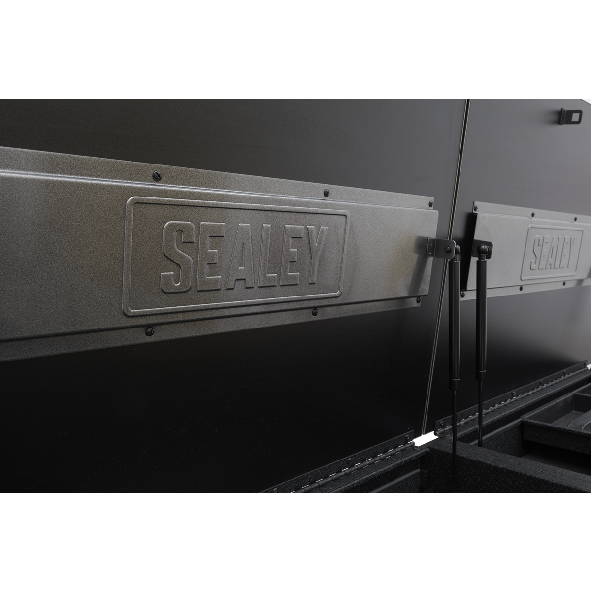 Superline Pro AP6310BE Superline PRO® Mobile Tool Cabinet with Power Tool Charging Drawer 1600mm